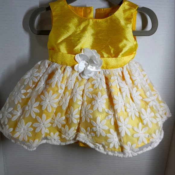 Newborn to 6 months dresses lot - Picture 2 of 9